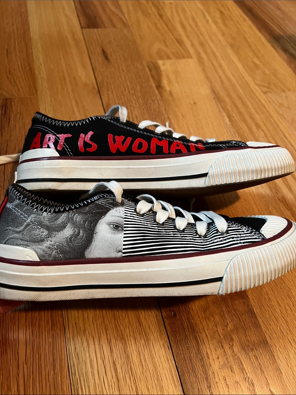 Black & White Graphic Low-Top Sneakers by Moaconcept size 37